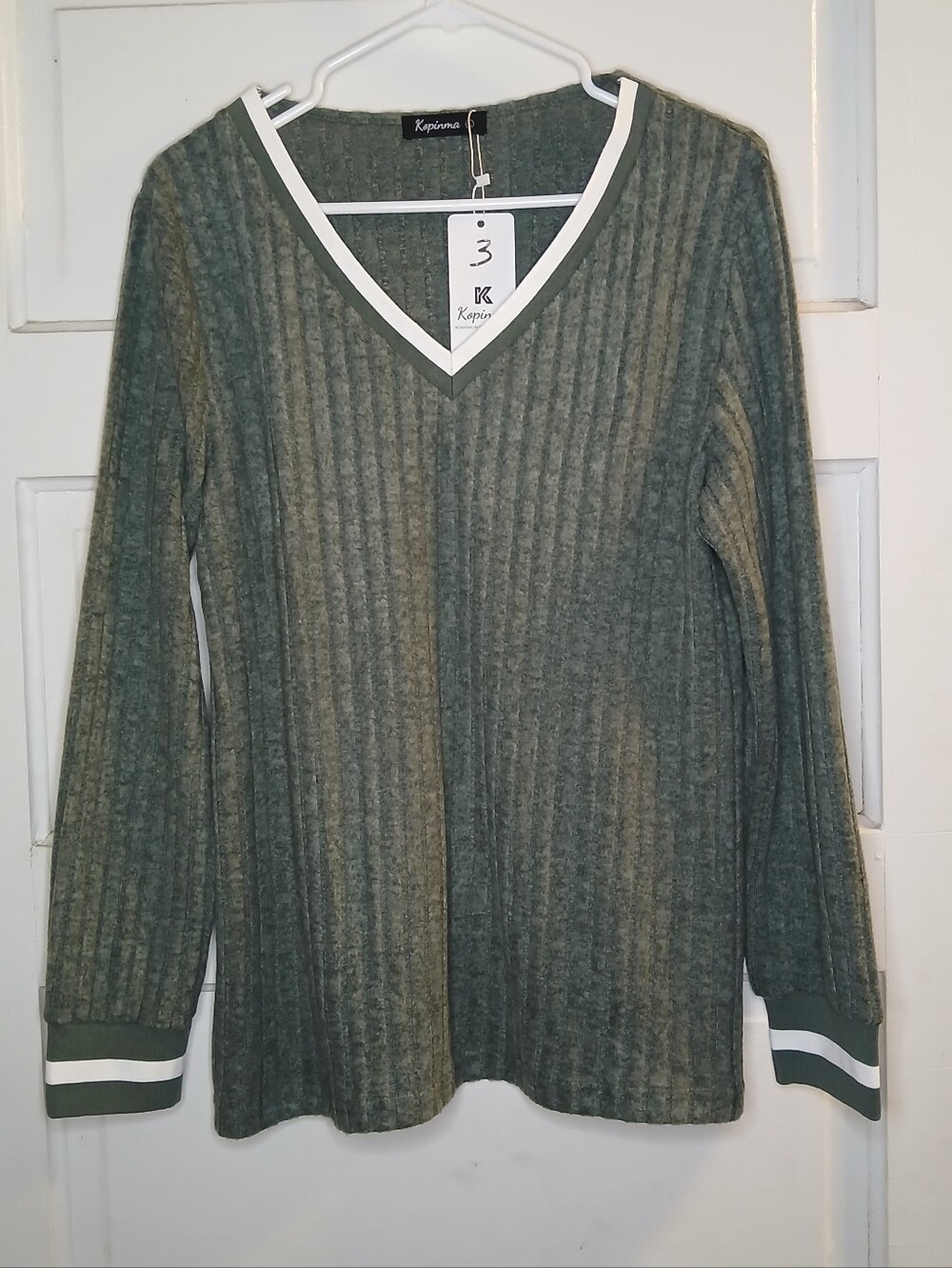 Kopinma Women’s Large Green Ribbed V Neck Long Sleeve Varsity Top NWT